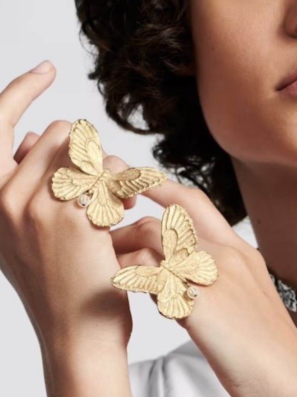 Butterfly ring